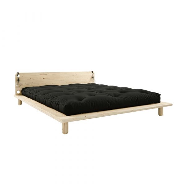 Dvojlôžková posteľ z masívneho dreva s čelom, lampičkami a čiernym matracom Double Latex Karup Design Peek, 140 x 200 cm