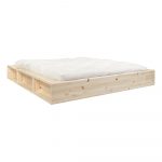Dvojlôžková posteľ z masívneho dreva s úložným priestorom a futónom Comfort Karup Design, 140 x 200 cm